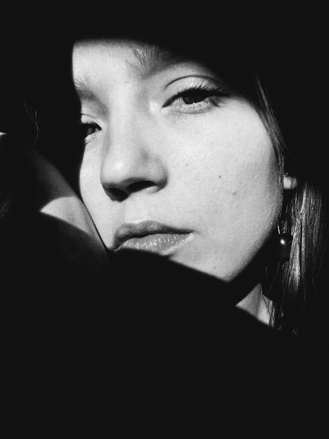 Das sonnenbeschienene Porträt mit hellerer Haut und stärkerem Kontrast in Tri-X Dev 11