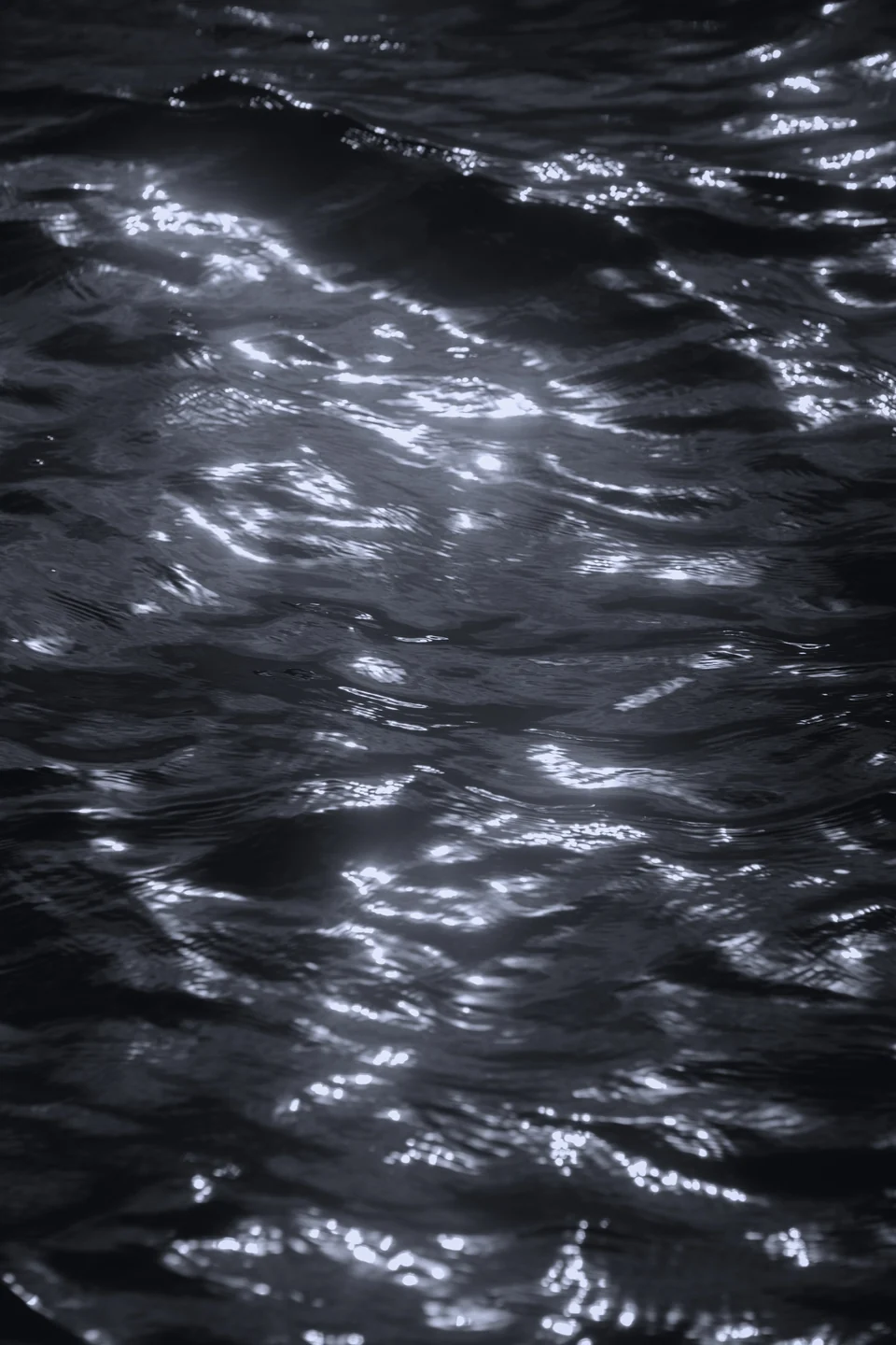 Sunlight reflected in ripples on the water, with the Blue Note preset in Photonica